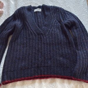 La LIGNE XS sweater navy blue.
Being sold AS-IS.